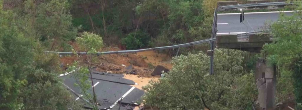 Viadotto A6 fotografato dall'alto dopo il crollo