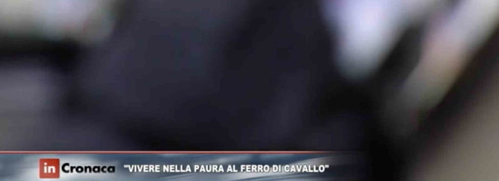 Donna residente nel Ferro di Cavallo durante intervista televisiva