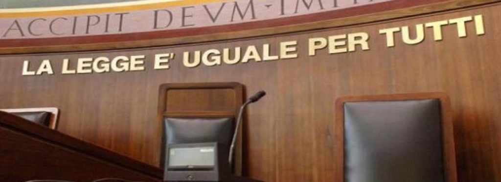 Denunciato per pedofilia sulle figlie, viene assolto dopo sei processi (e non è finita)