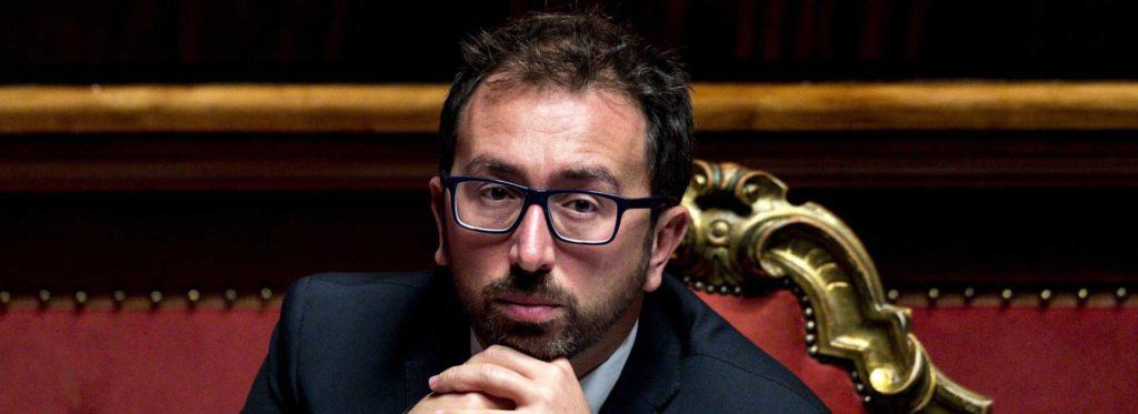 I boss continuano a essere scarcerati: la preoccupazione dei giudici, il silenzio di Bonafede