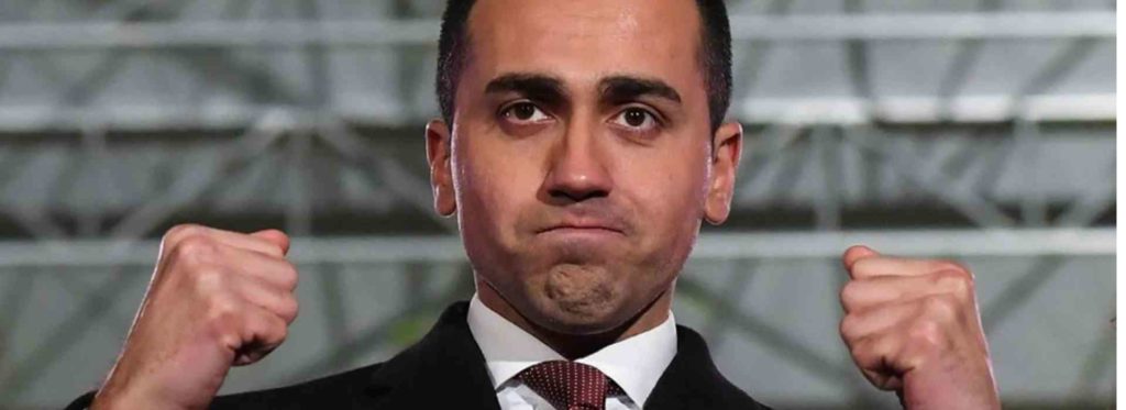 Di Maio vuole ridurre i parlamentari ma assume il fotografo "amico"