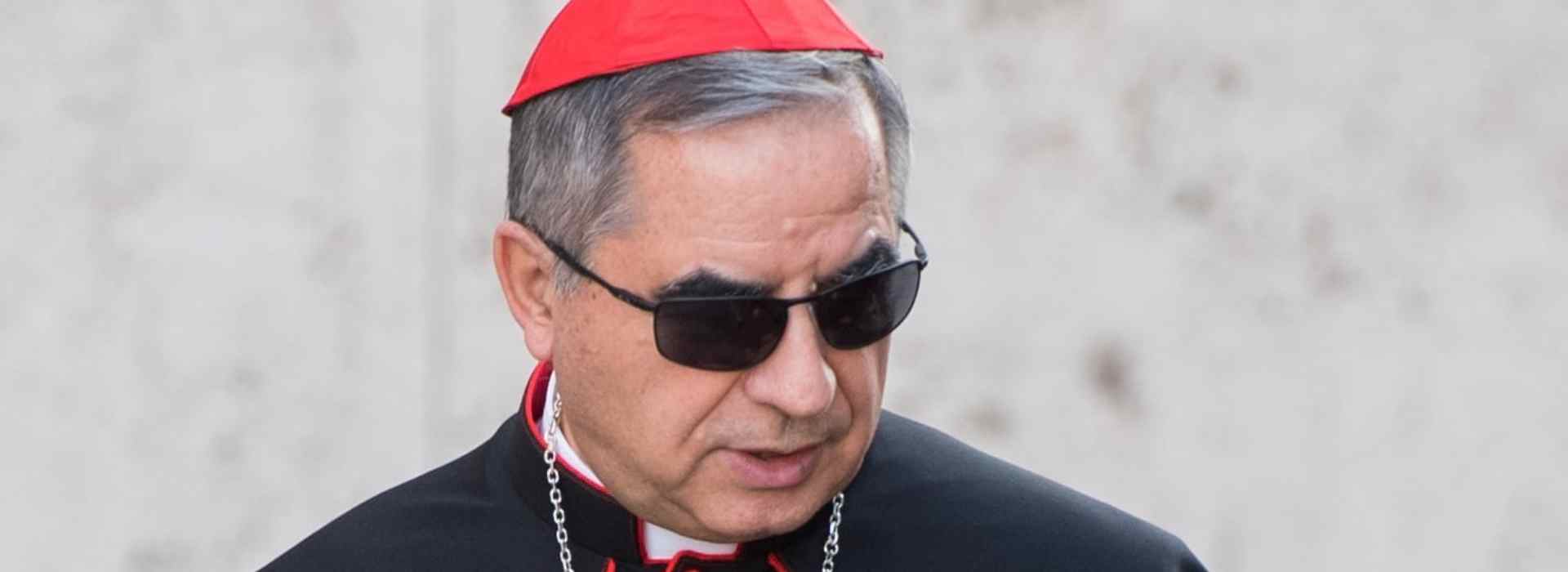 Il cardinale Becciu, le chat con monsignor Perlasca e le spese in alberghi di lusso