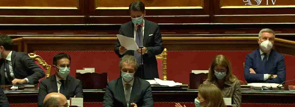 Dpcm, Giuseppe Conte divide l'Italia in tre fasce. Ma i contagi scendono