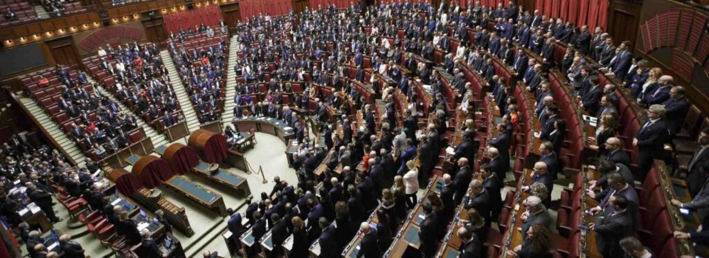 Lo scippo vien di notte: il parlamento toglie i fondi all'assistenza domiciliare e li destina ai wc