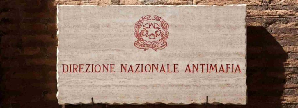 I magistrati della Direzione nazionale antimafia che "saltano" la fila per il vaccino