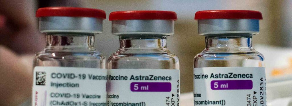 AstraZeneca per gli over 65: arriva l'ok del ministero della Salute. Per molti ma non per tutti