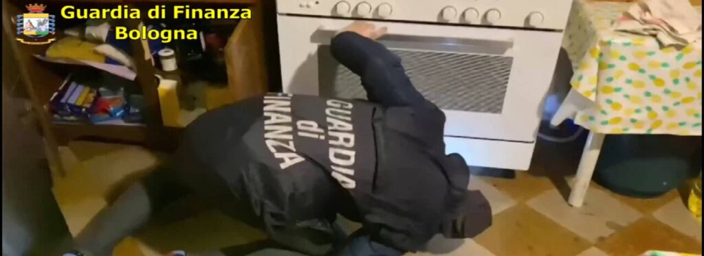 Narcotraffico: operazione ''Maffi'' con 10 arresti e sequestri di beni per 850mila euro