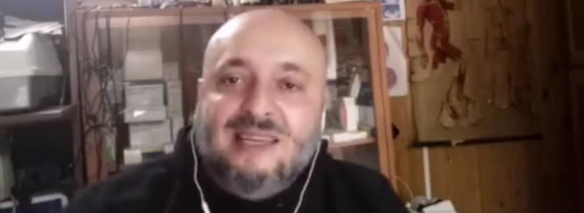 Domenico Biscardi, dal 5G nel vaccino alla cura contro gli effetti delle scie chimiche