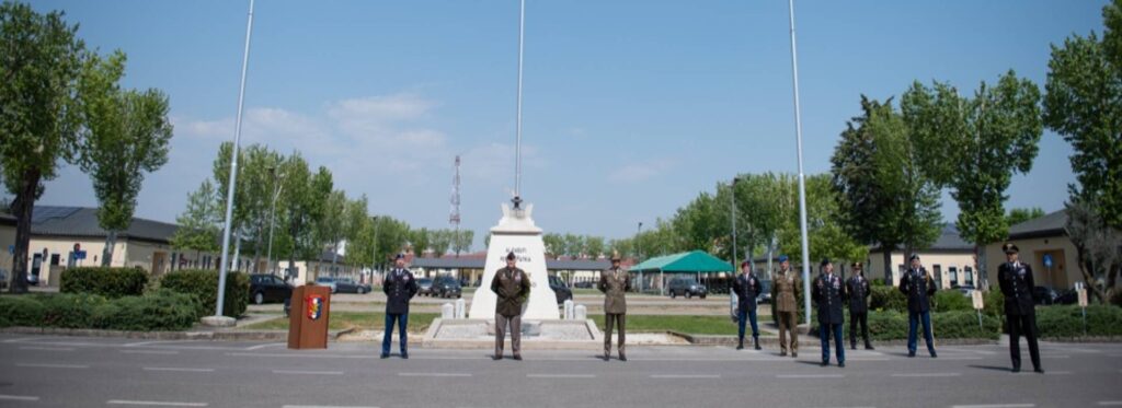 L'Italia si prepara alla guerra: dalla caserma di Camp Ederle di Vicenza si mobilitano uomini e mezzi verso il Baltico