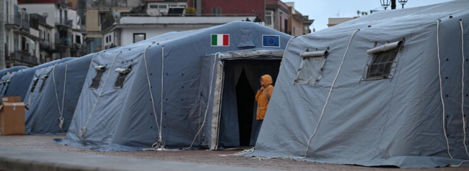 Notte di terrore a Pozzuoli: 160 scosse di terremoto sconvolgono la città